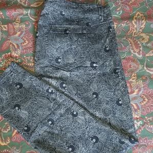 Torrid Sz 18 Skull&Paisley jeans